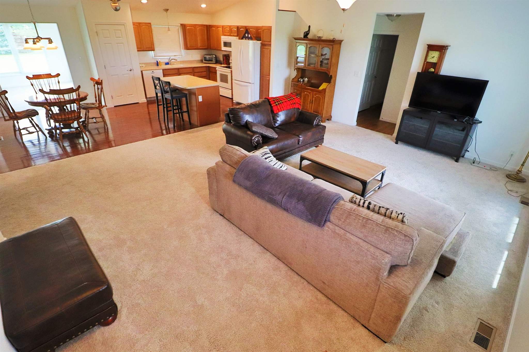 4389 South Freeman Road Monticello, IN 47960 - Photo 4 of 15