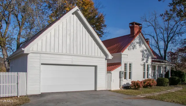 $1,350,000 | 240 Maplehurst Lane, Bluff City, TN 37618