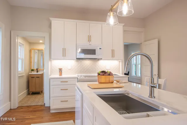 $1,350,000 | 240 Maplehurst Lane, Bluff City, TN 37618