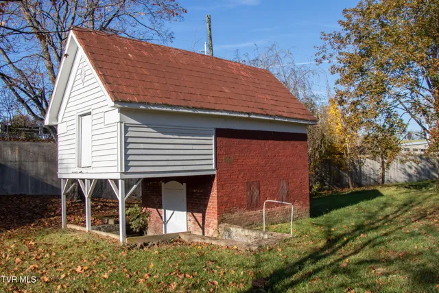 $1,350,000 | 240 Maplehurst Lane, Bluff City, TN 37618