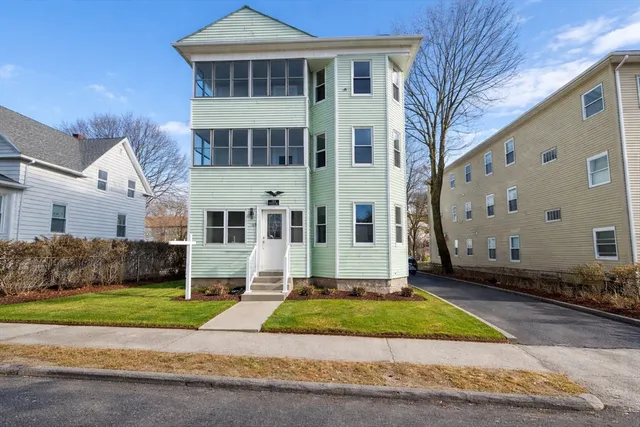 $2,400 | 169 Fairmont Avenue, Unit 2, Worcester, MA 01604