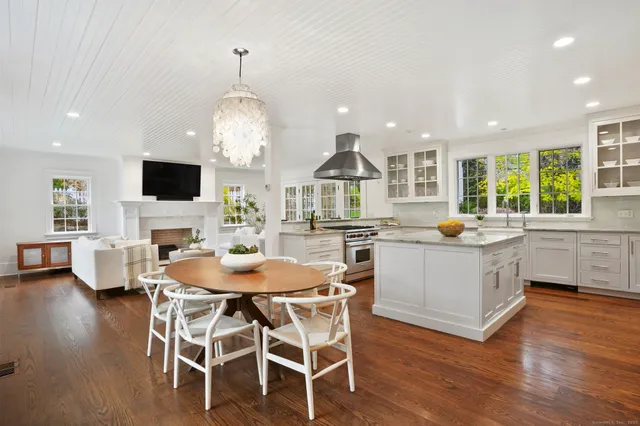 $5,750,000 | 24 Compo Parkway, Westport, CT 06880