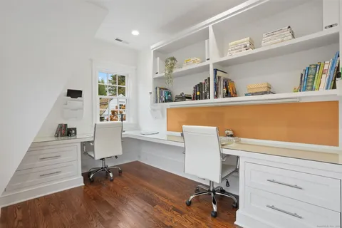 $5,750,000 | 24 Compo Parkway, Westport, CT 06880