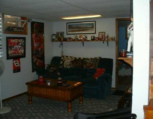 145 Spring Hill Road Aliquippa, PA 15001 - Photo 4 of 5 Gallery Image 4