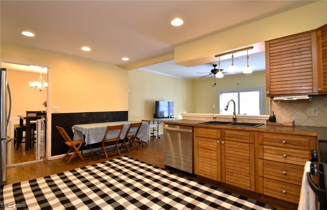 11801 Heath Road Chesterland, OH 44026 - Photo 7 of 21 Kitchen