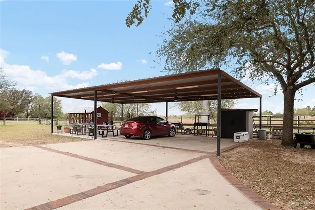 $750,000 | 23725 North Val Verde Road, Edinburg, TX 78542