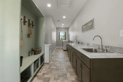 $815,000 | 565 Brushy Crk Drive, Onalaska, TX 77360