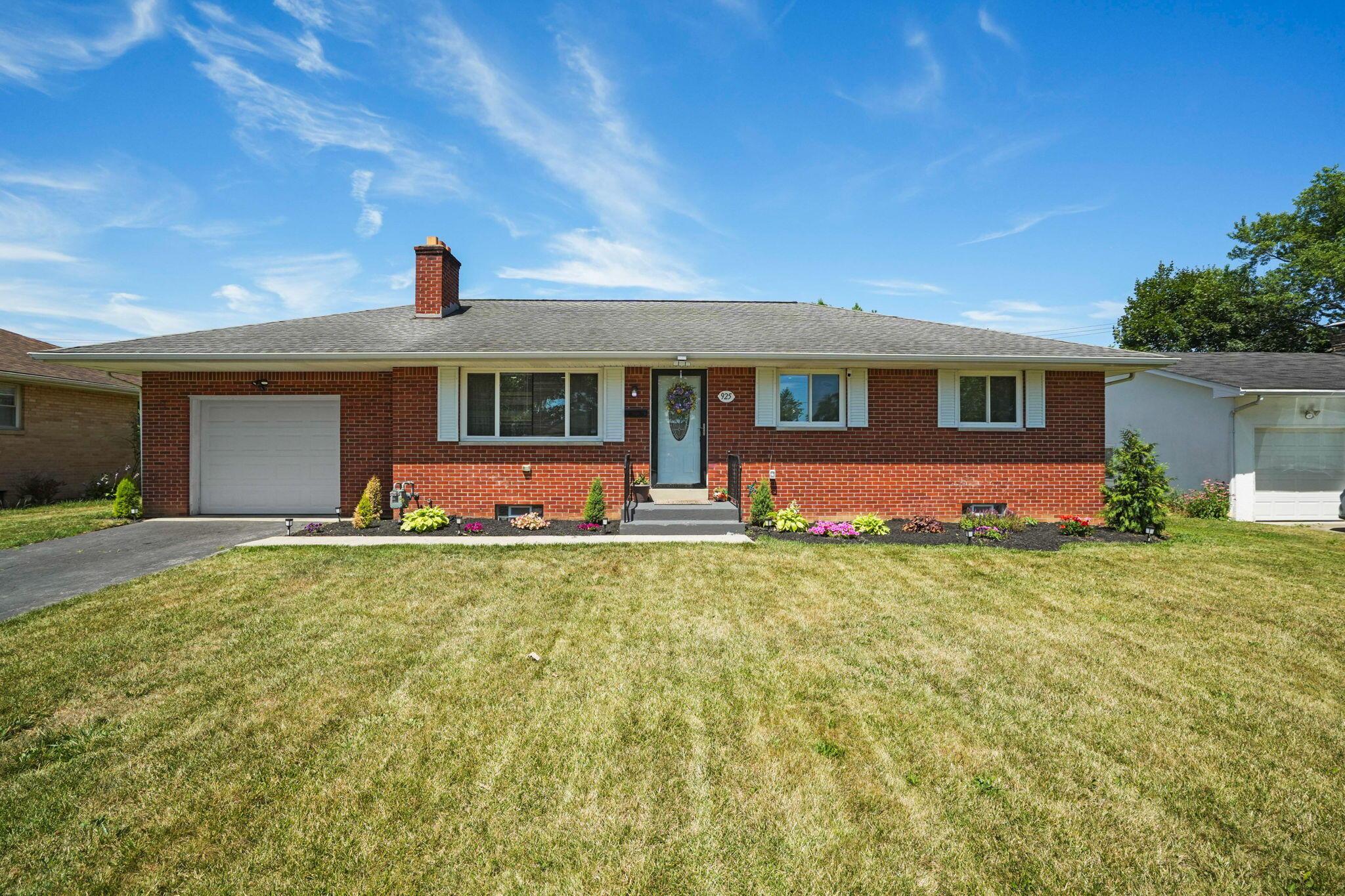 925 Salisbury Road Columbus, OH 43204 - Photo 2 of 36 Front