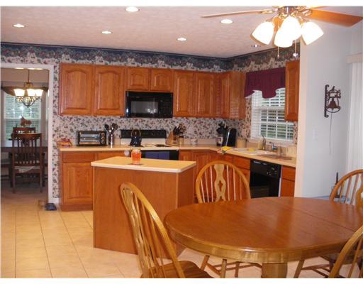 610 Hancock Court McKees Rocks, PA 15136 - Photo 5 of 18 Kitchen.