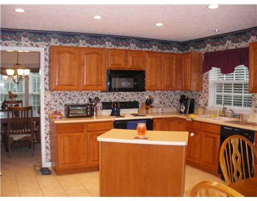 610 Hancock Court McKees Rocks, PA 15136 - Photo 6 of 18 Kitchen.