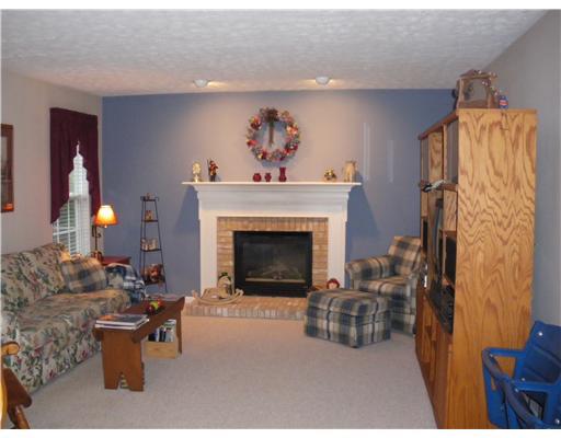 610 Hancock Court McKees Rocks, PA 15136 - Photo 7 of 18 Family Room.