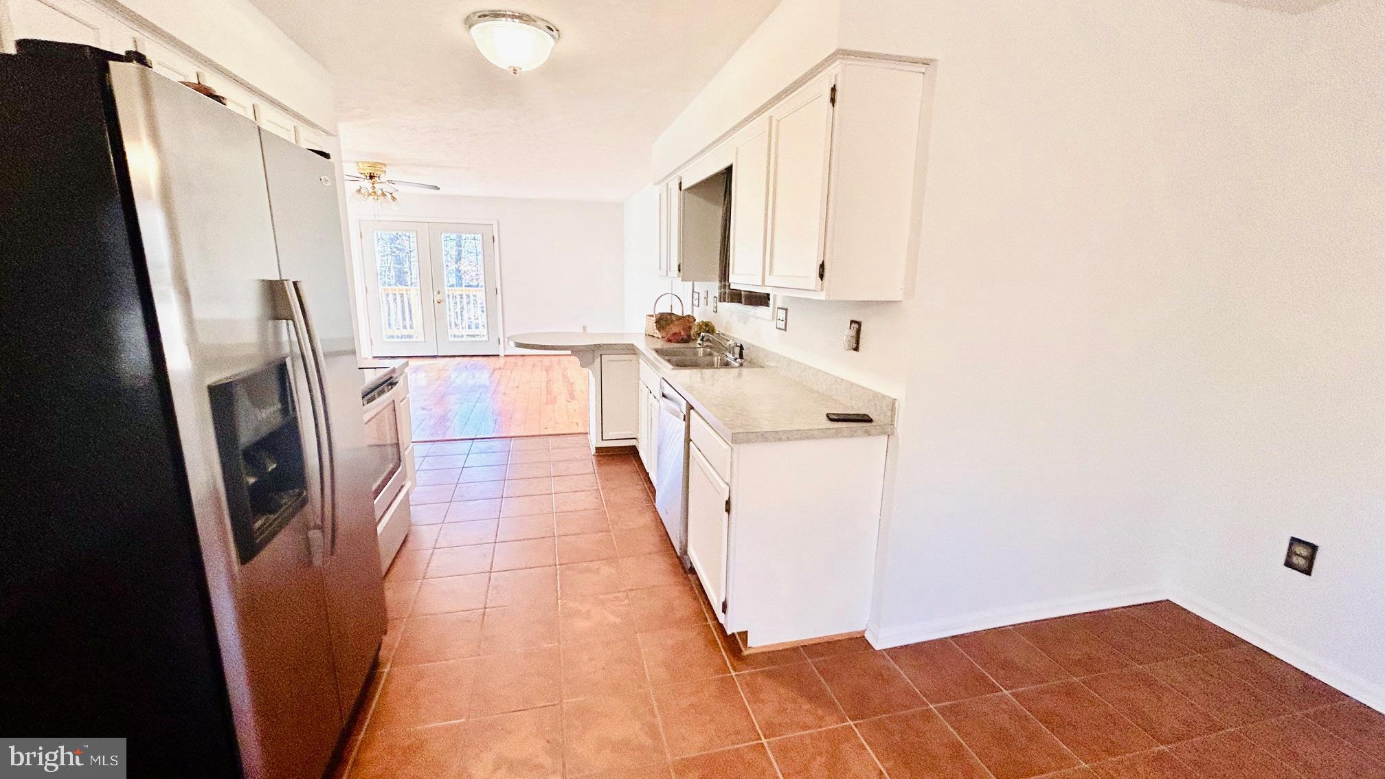 100 Greenbriar Circle Cross Junction, VA 22625 - Photo 12 of 79 a bathroom with a sink a mirror and a bathtub