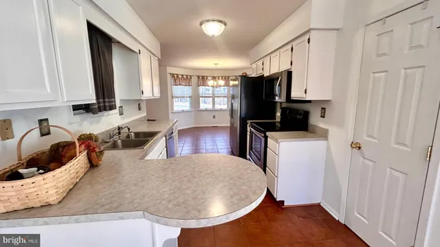 $329,000 | 100 Greenbriar Circle, Cross Junction, VA 22625