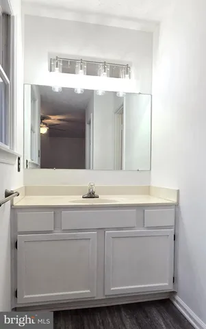 $329,000 | 100 Greenbriar Circle, Cross Junction, VA 22625