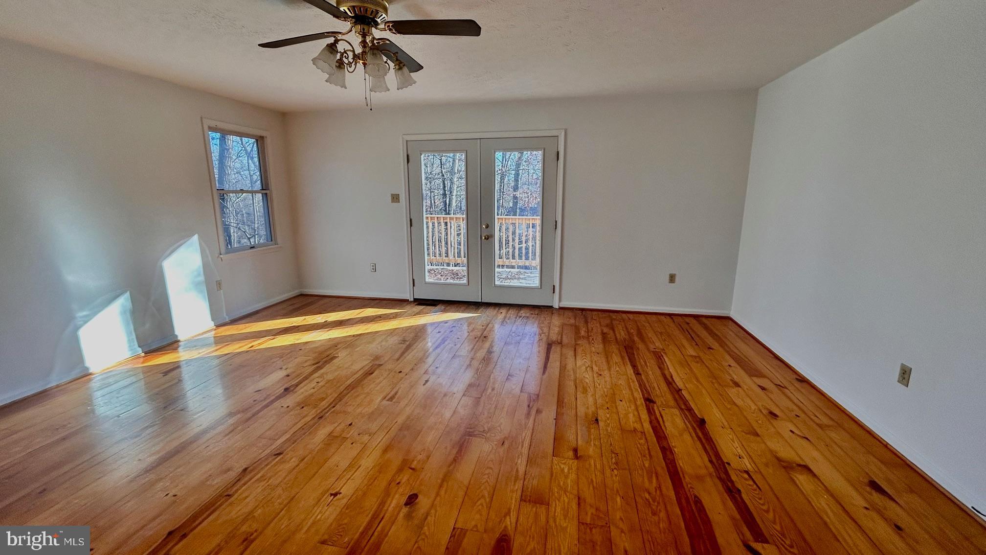 100 Greenbriar Circle Cross Junction, VA 22625 - Photo 22 of 79 Living room with fresh paint.