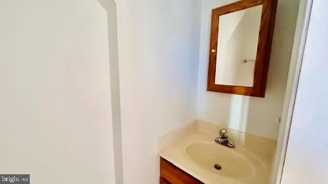 $329,000 | 100 Greenbriar Circle, Cross Junction, VA 22625