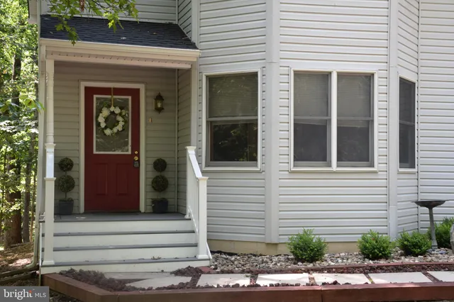 $329,000 | 100 Greenbriar Circle, Cross Junction, VA 22625