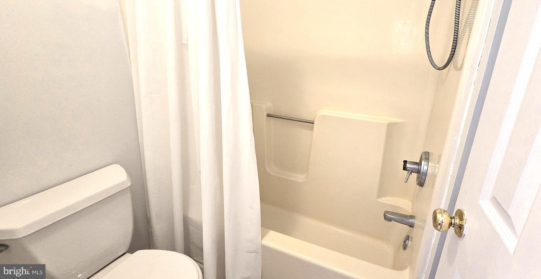 100 Greenbriar Circle Cross Junction, VA 22625 - Photo 34 of 79 Primary bathroom.