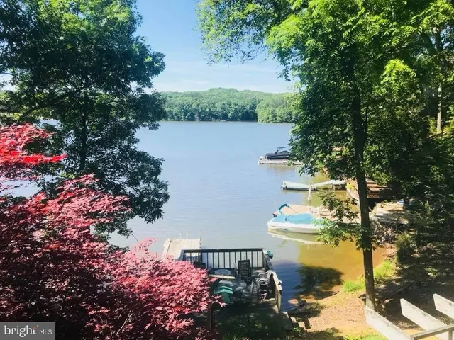 $329,000 | 100 Greenbriar Circle, Cross Junction, VA 22625