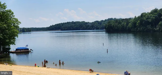 $329,000 | 100 Greenbriar Circle, Cross Junction, VA 22625