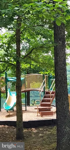 $329,000 | 100 Greenbriar Circle, Cross Junction, VA 22625