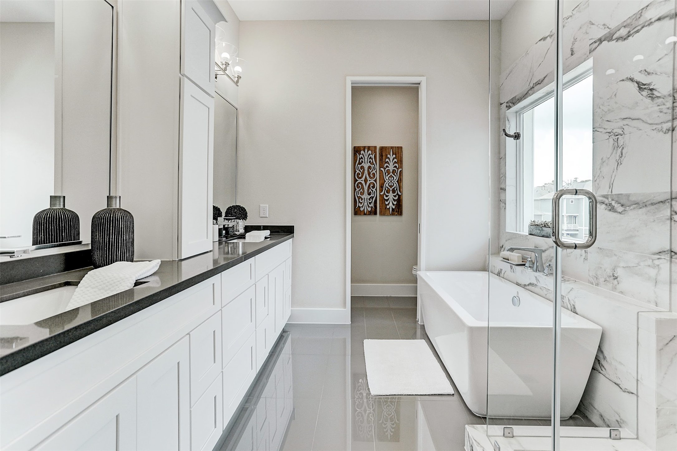 1115 West 15th 1/2 Street, Unit A Houston, TX 77008 - Photo 18 of 20 a spacious bathroom with a double vanity sink a mirror and a bathtub