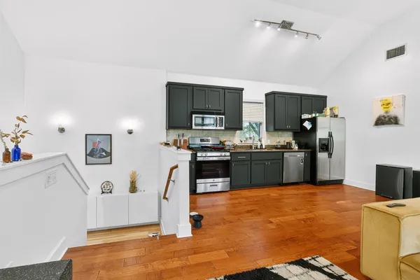 $2,400 | 1312 Woodland Avenue, Unit B, Austin, TX 78704