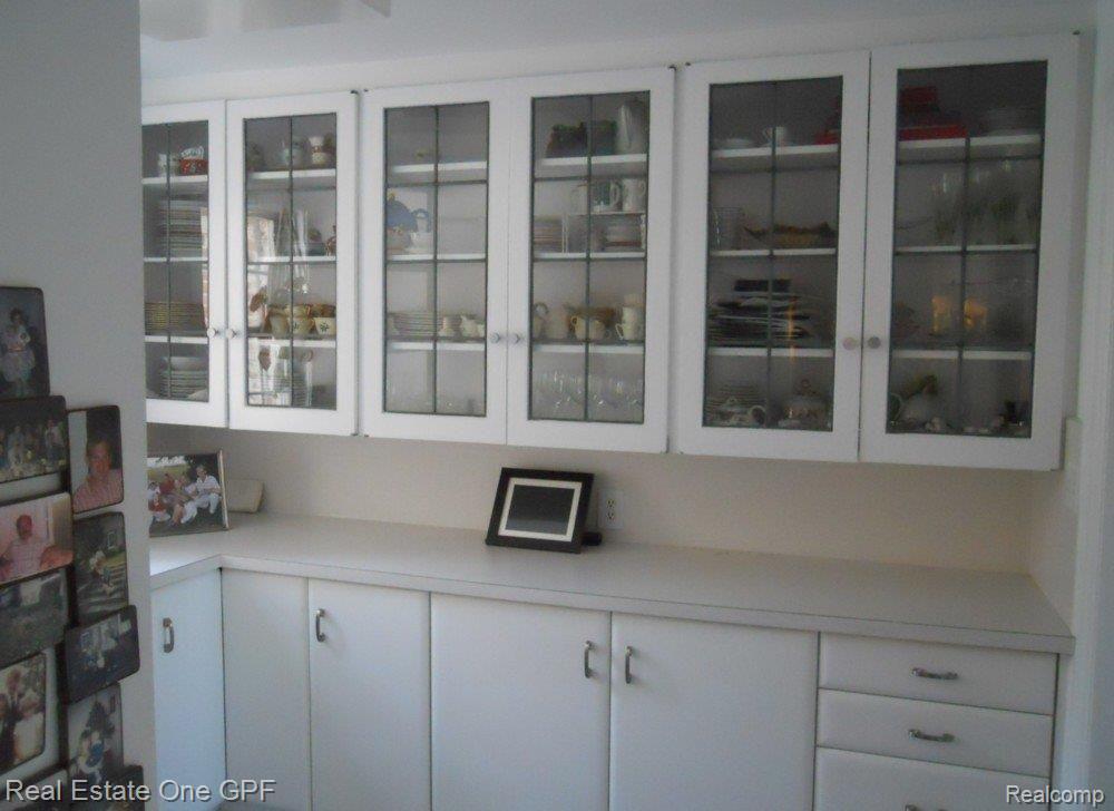 866 Lake Shore Road Grosse Pointe, MI 48236 - Photo 17 of 25 17 499 butler's pantry