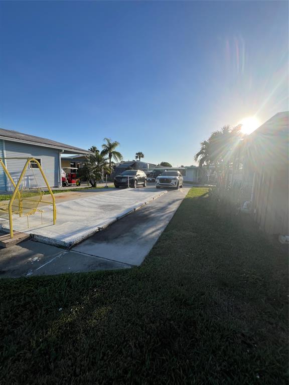 6681 Southeast 51st Street Okeechobee, FL 34974 - Photo 4 of 4 a view of a basketball court