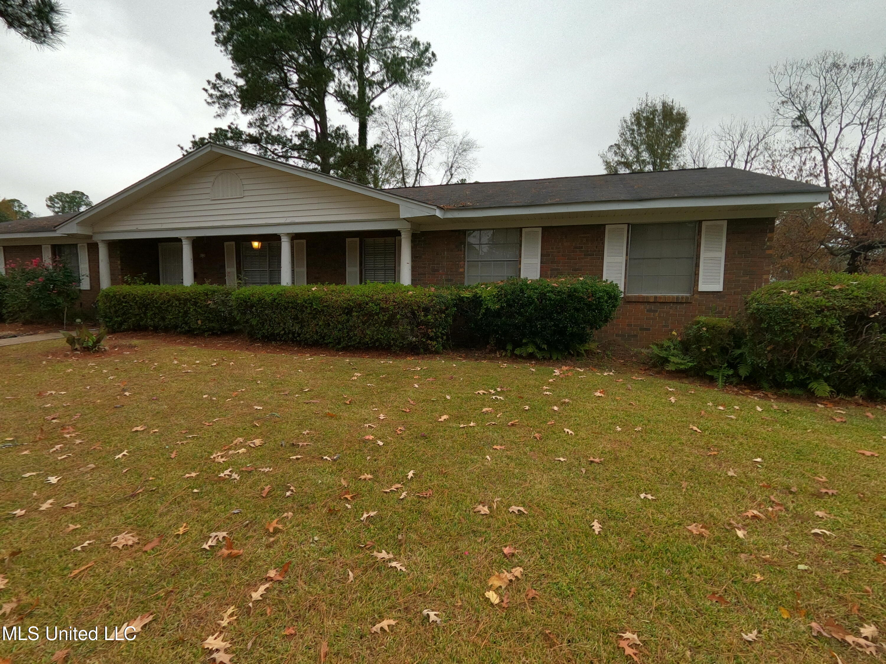 6126 Woodhaven Road Jackson, MS 39206 - Photo 1 of 26 front