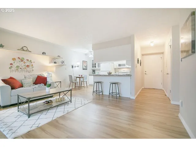 $184,900 | 2005 Tibbetts Drive, Unit 203, Longview, WA 98632