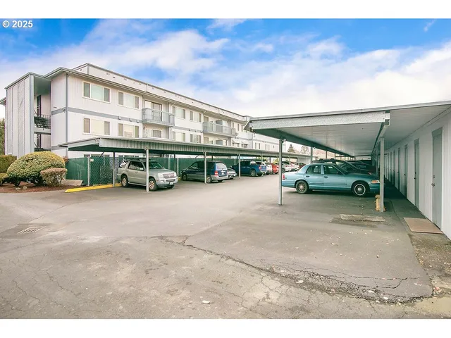 $184,900 | 2005 Tibbetts Drive, Unit 203, Longview, WA 98632