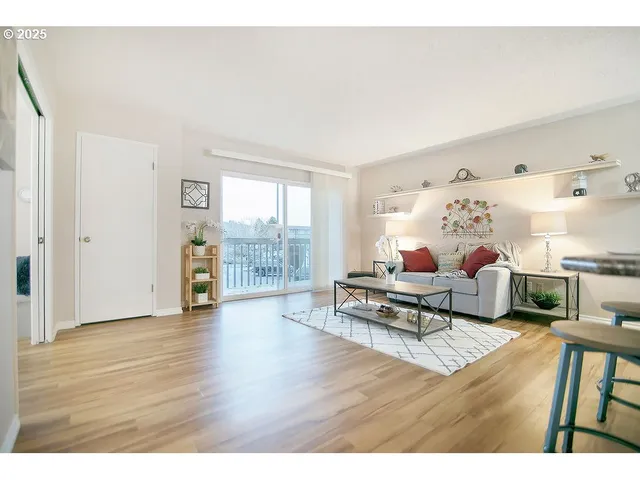 $184,900 | 2005 Tibbetts Drive, Unit 203, Longview, WA 98632