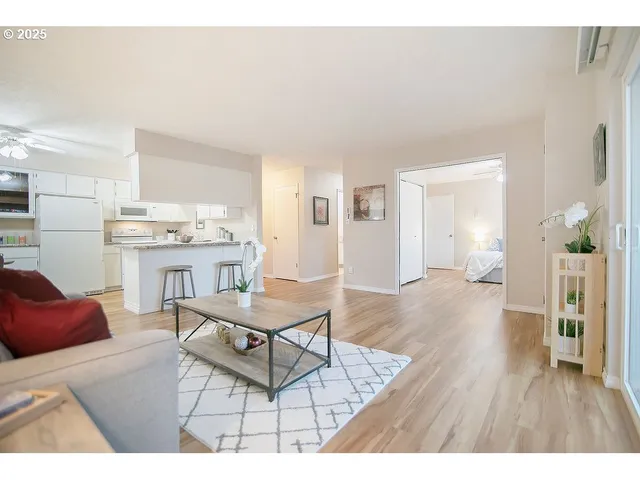 $184,900 | 2005 Tibbetts Drive, Unit 203, Longview, WA 98632