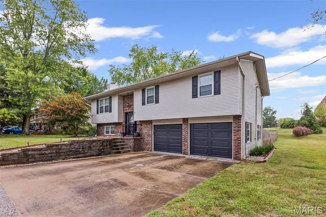 $270,000 | 106 James Drive, Troy, IL 62294