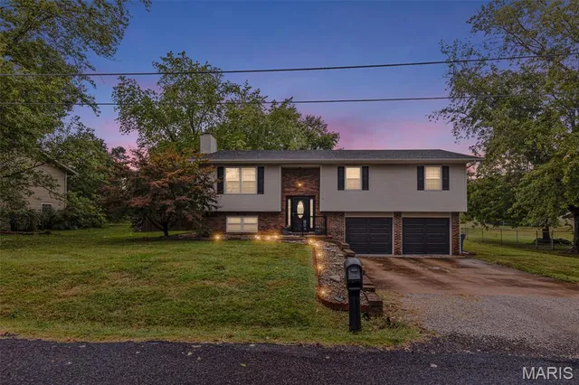 $270,000 | 106 James Drive, Troy, IL 62294