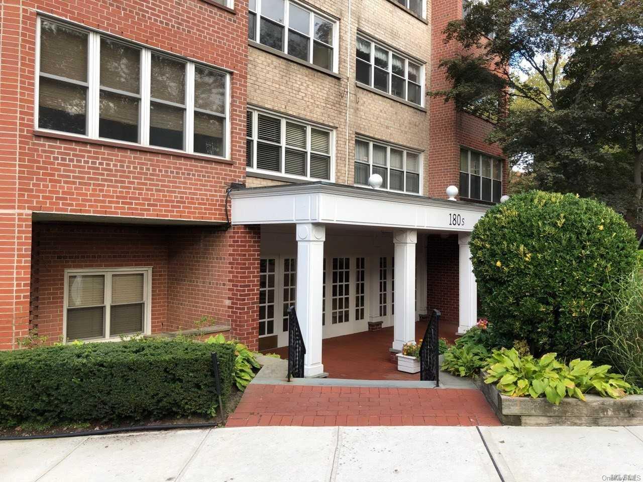 180 South Middle Neck Road, Unit 1P Great Neck, NY 11021 - Photo 1 of 1