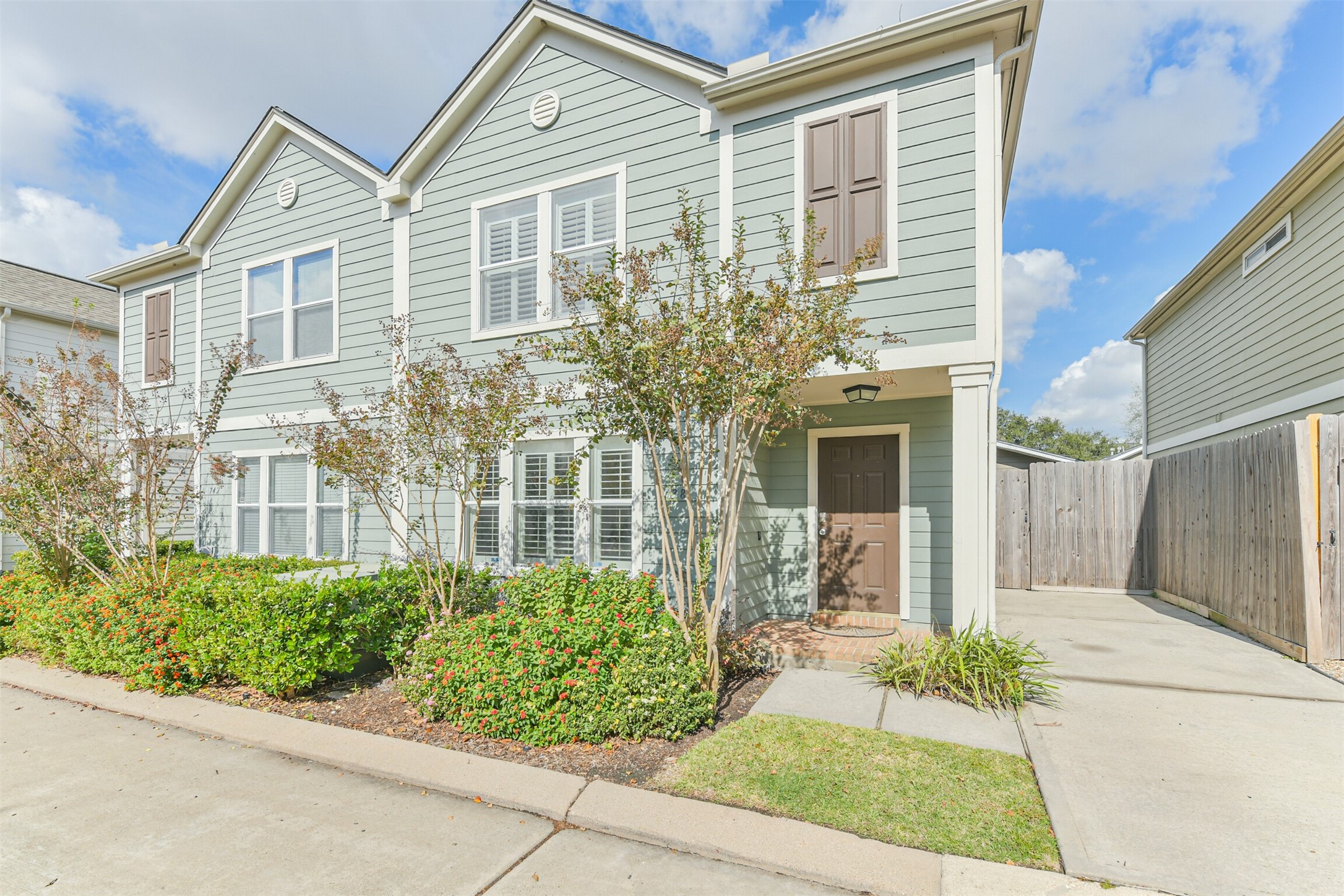 738 Redwing Pl Drive Houston, TX 77009 - Photo 1 of 23 Welcome to 738 Redwing Place - Modern luxury in the heart of it all, private side parking and impeccable curb appeal.