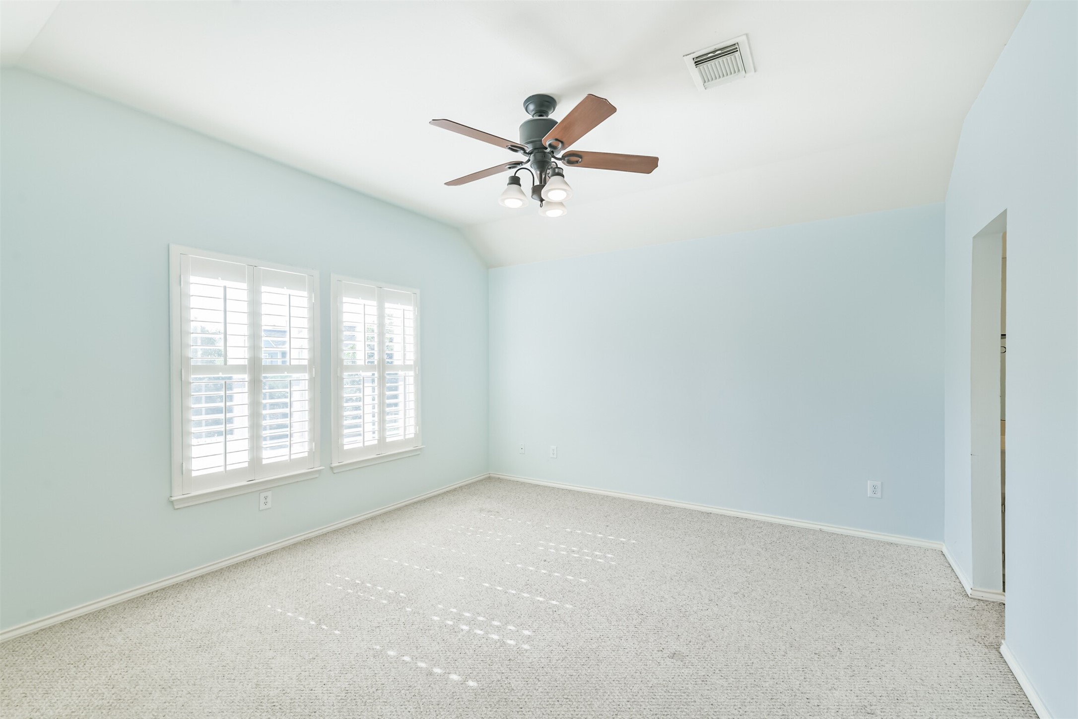 738 Redwing Pl Drive Houston, TX 77009 - Photo 12 of 23 an empty room with windows and fan