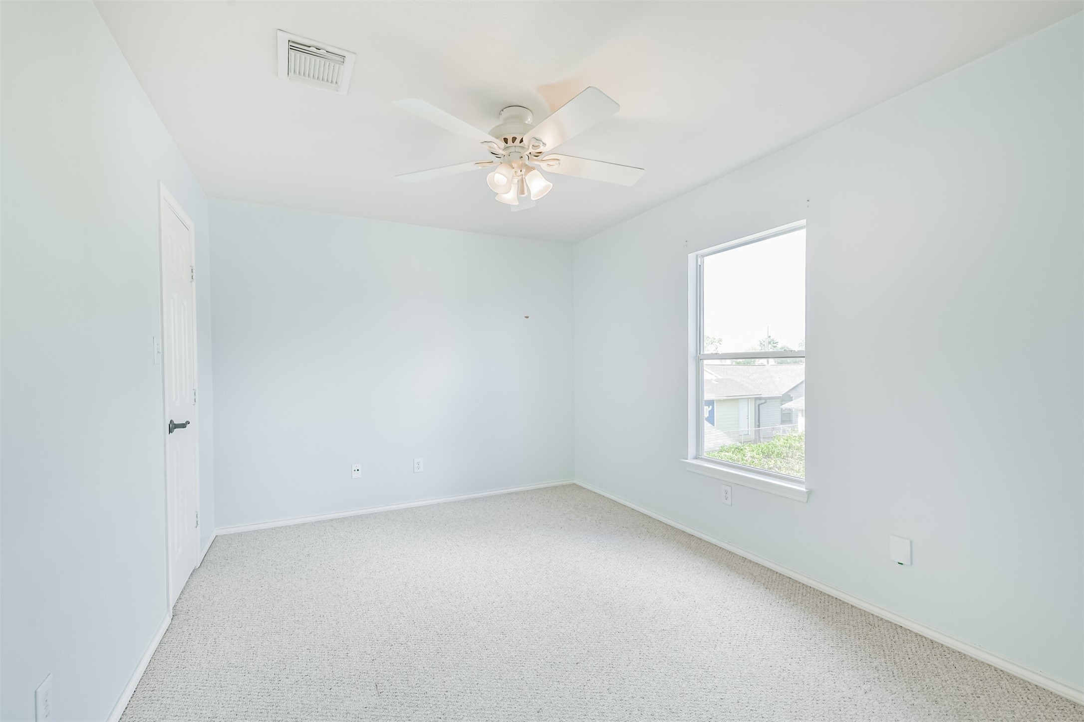 738 Redwing Pl Drive Houston, TX 77009 - Photo 15 of 23 an empty room with windows and fan