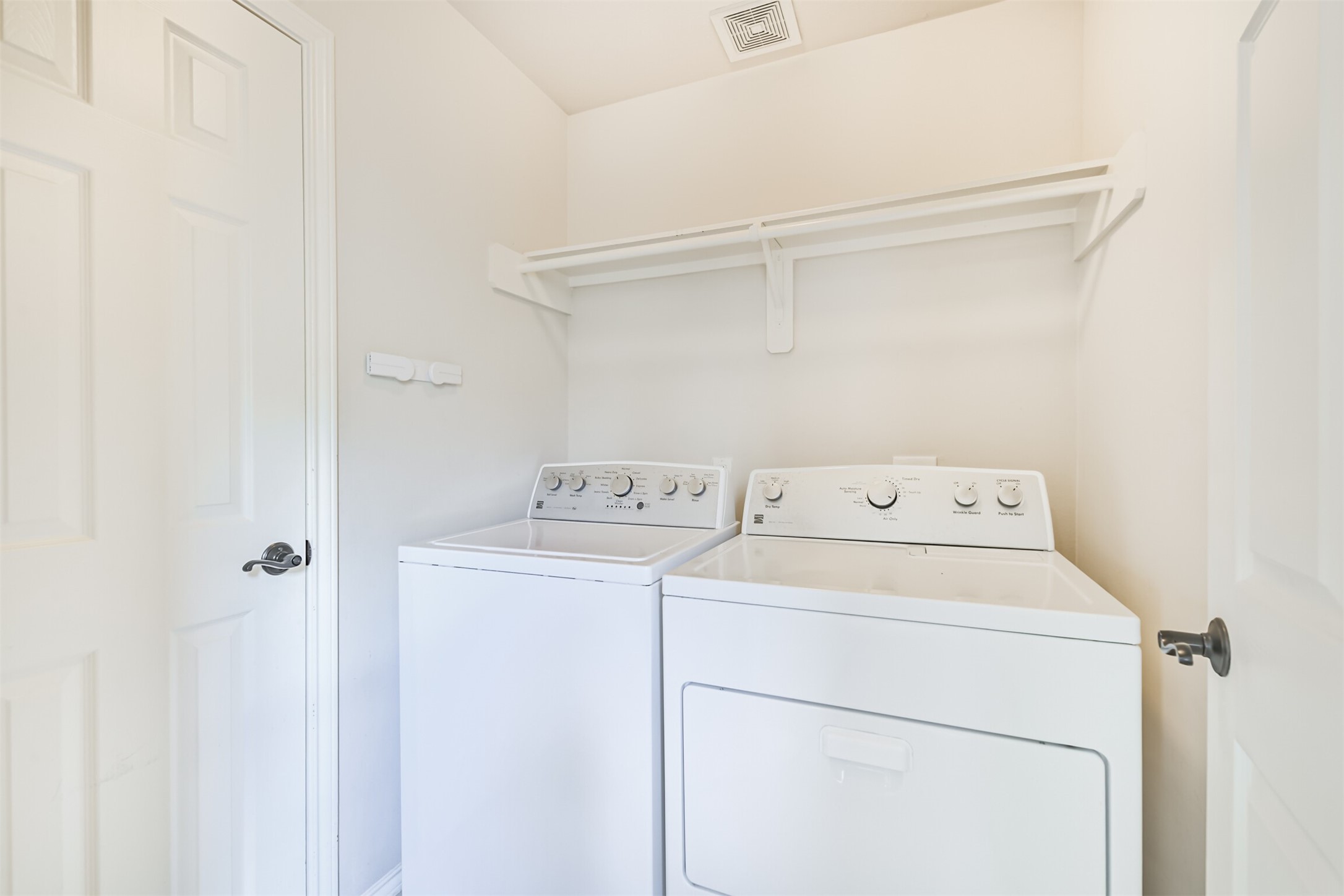 738 Redwing Pl Drive Houston, TX 77009 - Photo 17 of 23 a utility room with dryer and washer