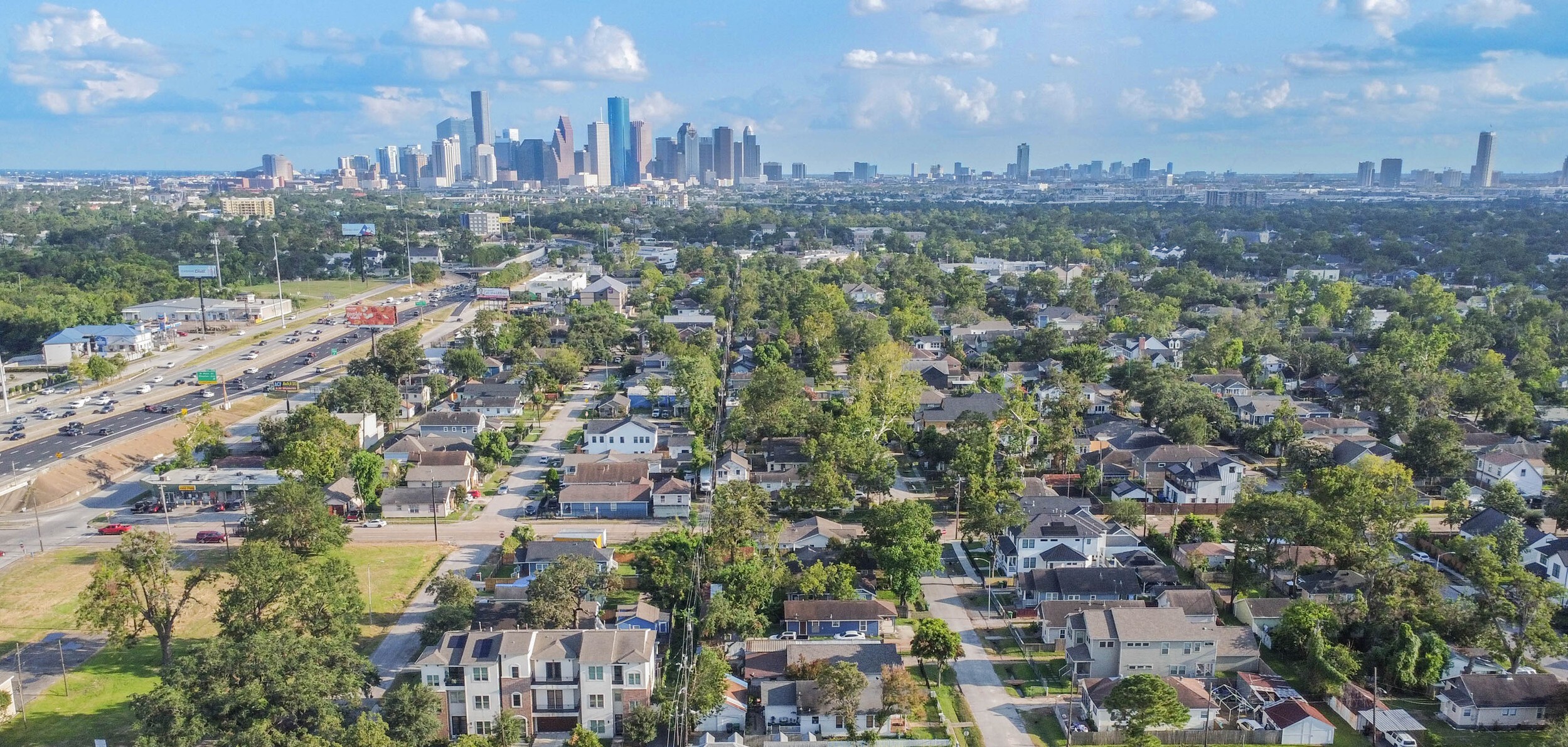 738 Redwing Pl Drive Houston, TX 77009 - Photo 2 of 23 Prime inner-loop location offering quick access to major highways and Downtown. Popular hotspots, parks and local favorites are close by.