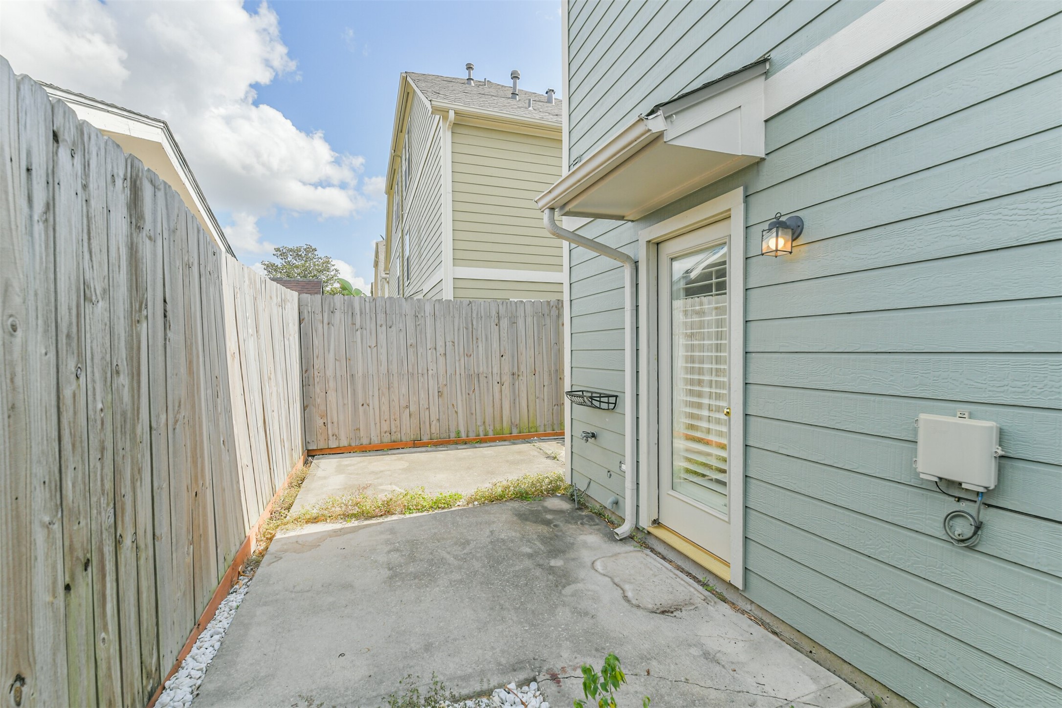 738 Redwing Pl Drive Houston, TX 77009 - Photo 22 of 23 Versatile wrap around yard, low maintenance outdoor space.