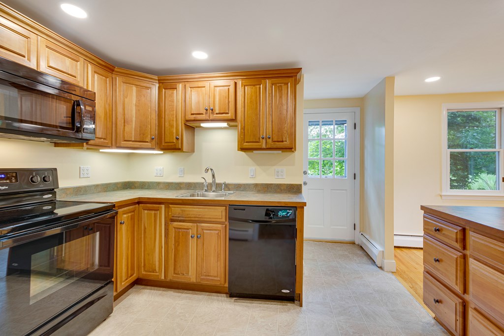 3 Ridge Street, Unit 3 Winchester, MA 01890 - Photo 6 of 20