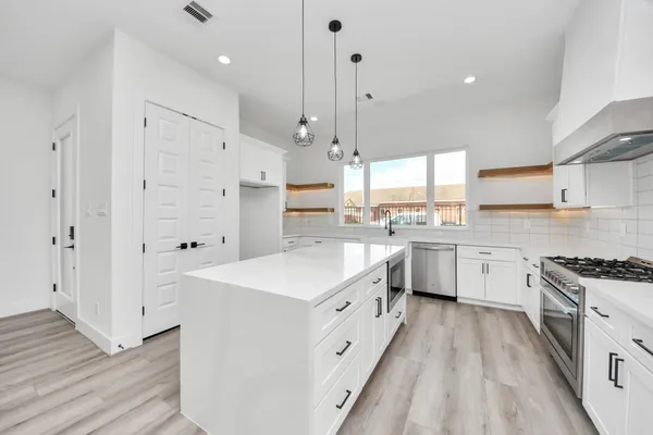 $2,750 | 1818 West Street, Houston, TX 77026