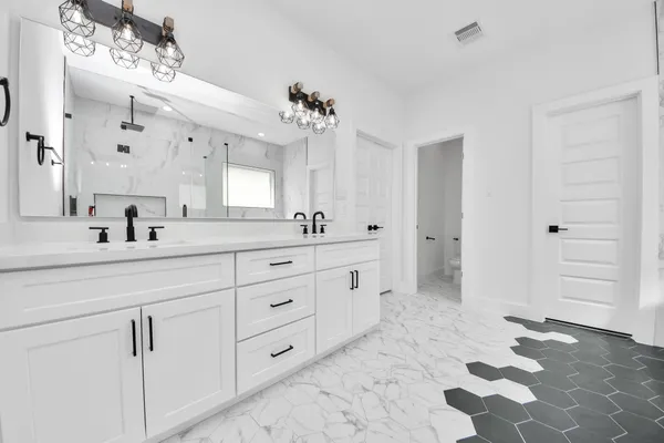 $2,750 | 1818 West Street, Houston, TX 77026