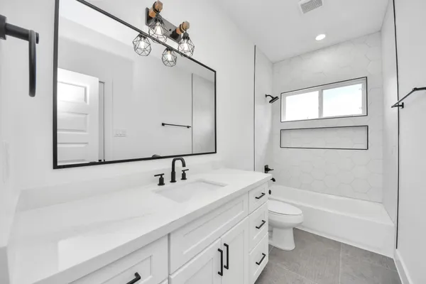 $2,750 | 1818 West Street, Houston, TX 77026