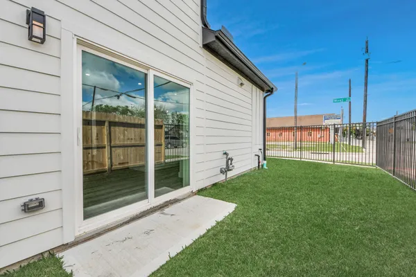 $2,750 | 1818 West Street, Houston, TX 77026