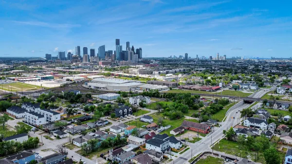 $2,750 | 1818 West Street, Houston, TX 77026