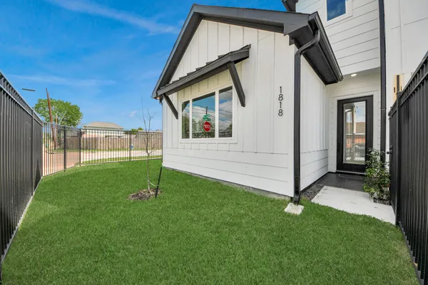$2,750 | 1818 West Street, Houston, TX 77026